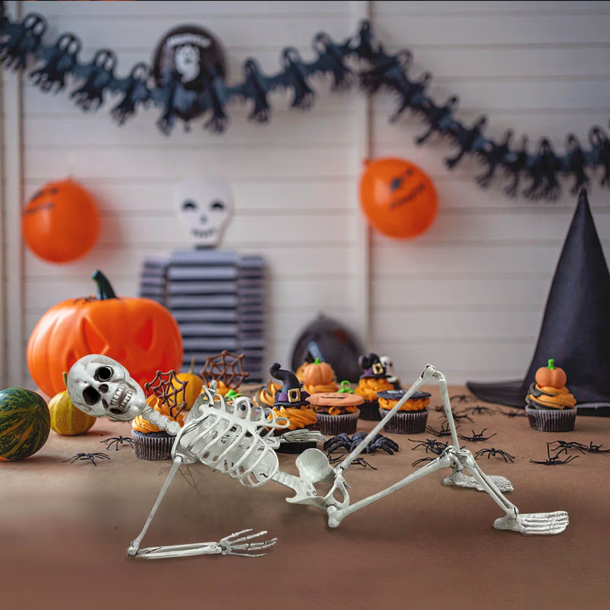 Life Size Skeleton, Halloween Skeleton Poseable Skeleton Full Body Human Bones with Movable Joints for Indoor Outdoor Halloween Props Decorations 70cm